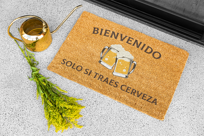 Felpudo "Bienvenido solo si traes cerveza" 33x60cm. 100% fibra de coco resistente y fácil de limpiar. Eco-friendly.
