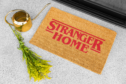 Felpudo "Stranger Home" 33x60cm. 100% fibra de coco. Eco-friendly.